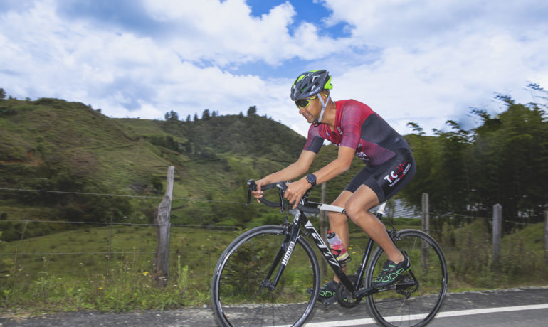 ¿Cuál es la mejor cadencia en el ciclista de Triatlón 70,3?